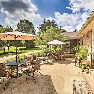 With Patio, 3 Mi To Grand Ole Opry Apartment